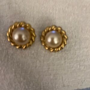 Vintage Mabe Pearl  pierced Earrings